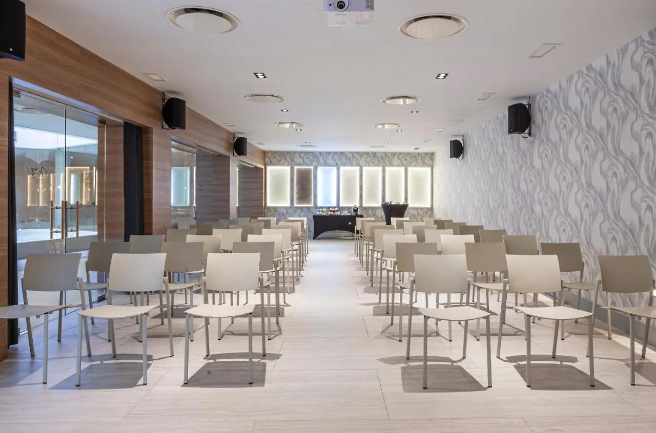 Hotel Macia Sevilla Kubb