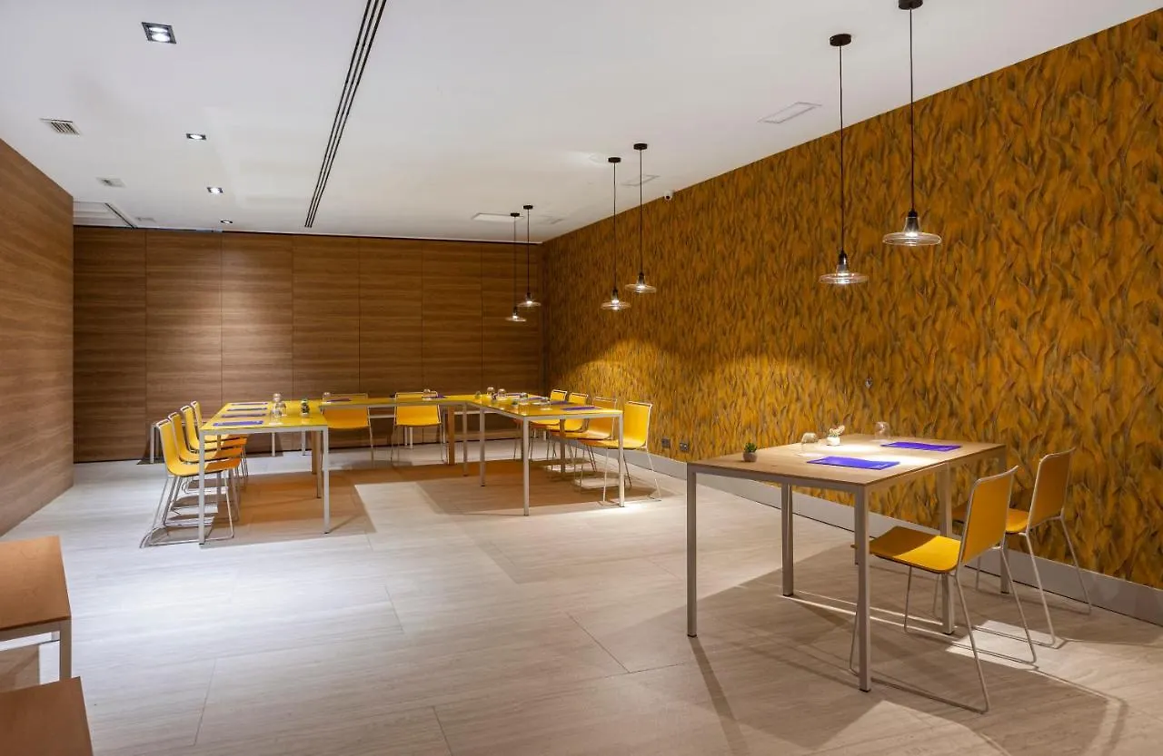 Hotel Macia Sevilla Kubb