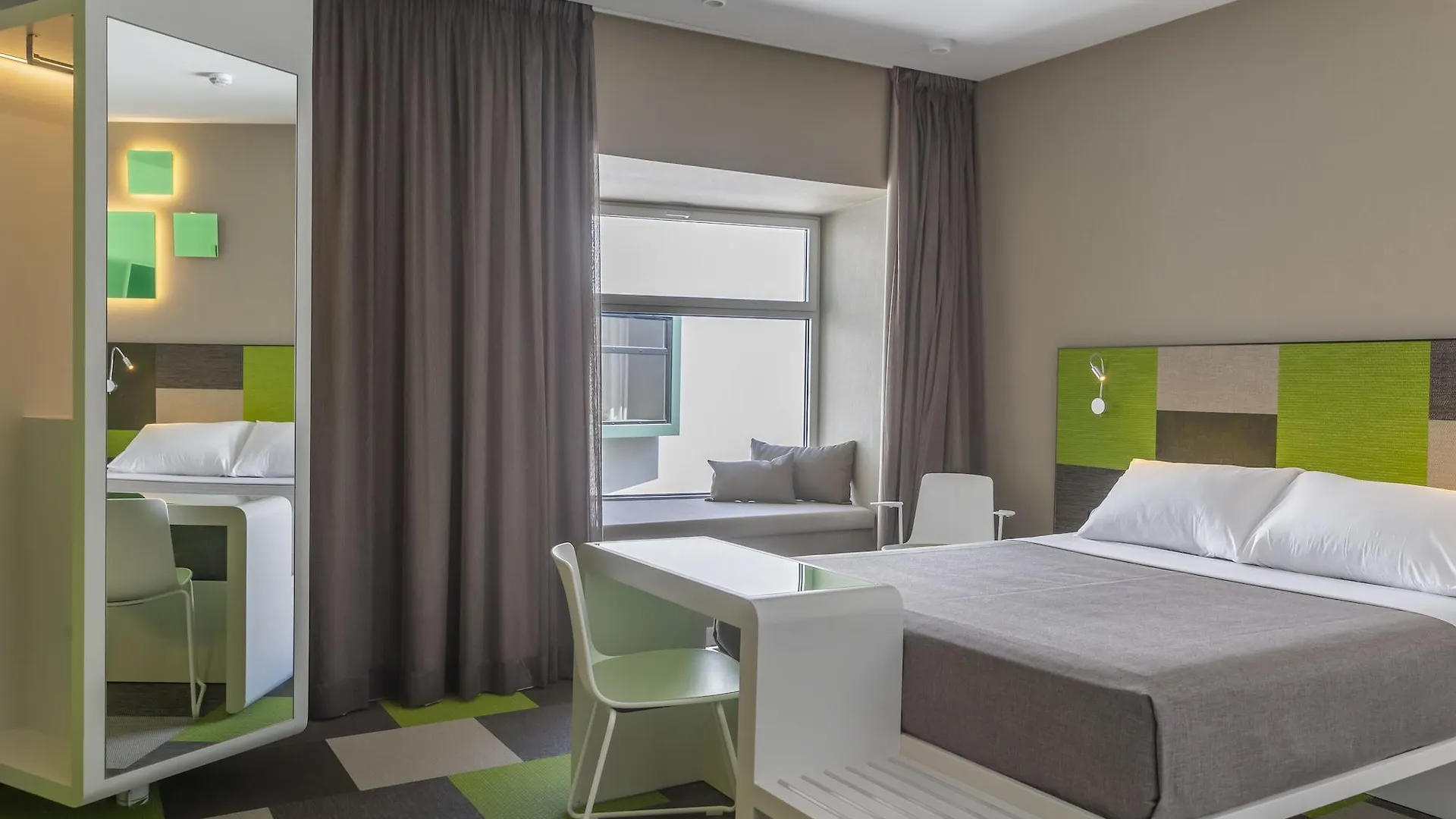 Hotel Macia Sevilla Kubb Spain