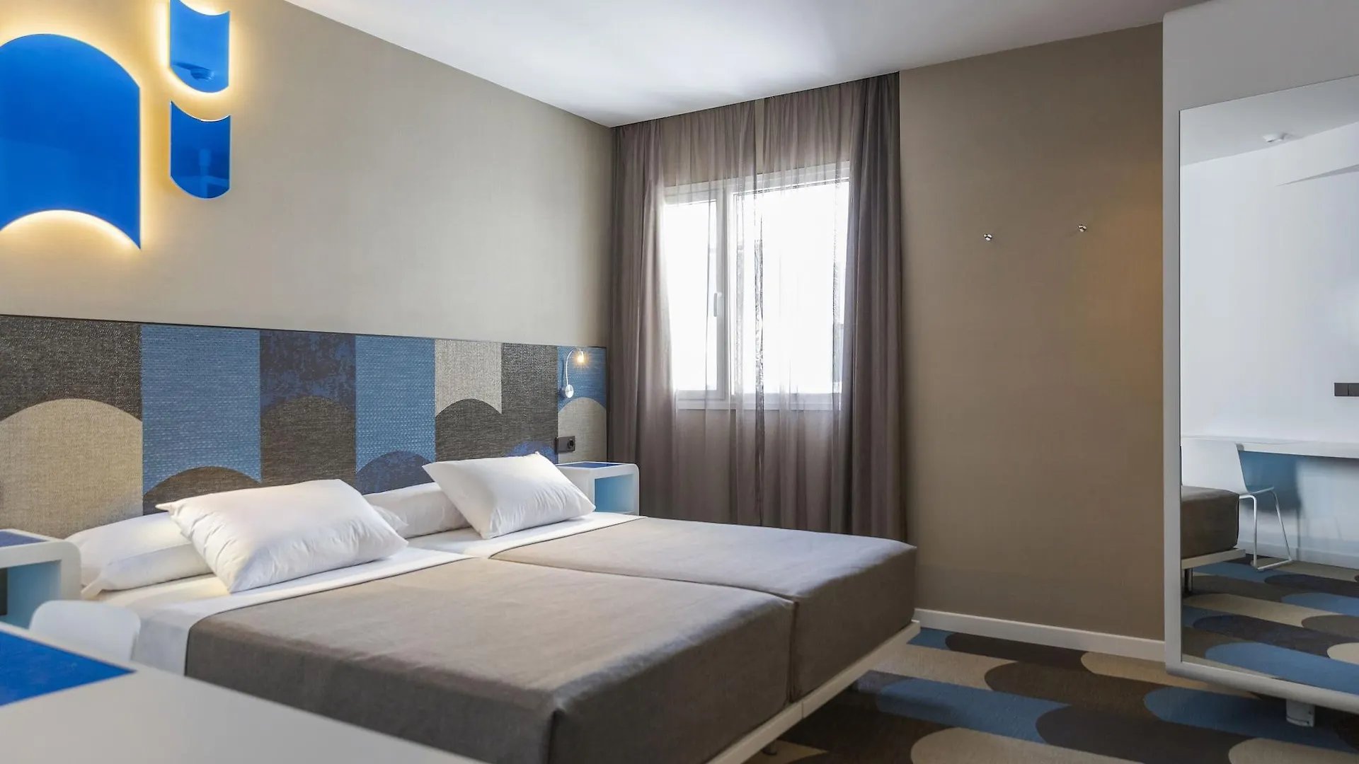 Hotel Macia Sevilla Kubb Spain